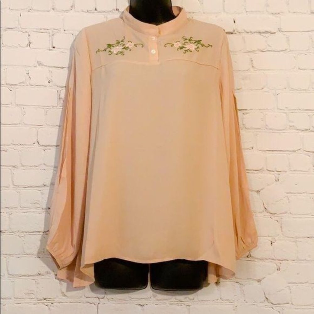 Chloah Flower Embroidered Flowy Boho Cream Blouse